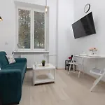 Aleja Wyzwolenia Studio With Mezzanine Downtown By Renters * Varşova
