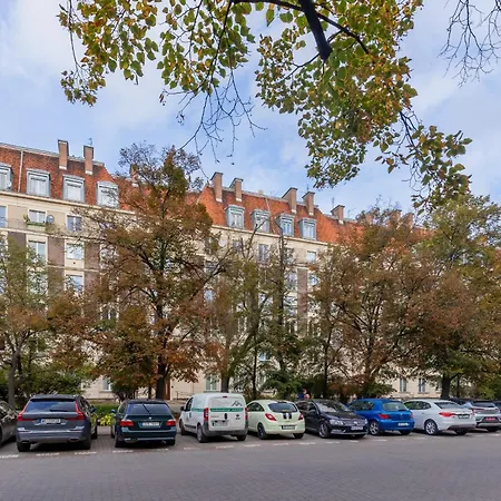 Aleja Wyzwolenia Studio With Mezzanine Downtown By Renters * Varsó