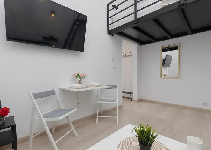 Aleja Wyzwolenia Studio With Mezzanine Downtown By Renters Hotel Varšava