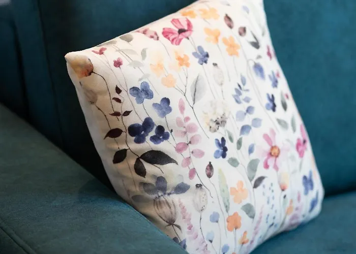 Aleja Wyzwolenia Studio With Mezzanine Downtown By Renters Hotel