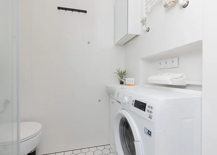 Aleja Wyzwolenia Studio With Mezzanine Downtown By Renters Hotel