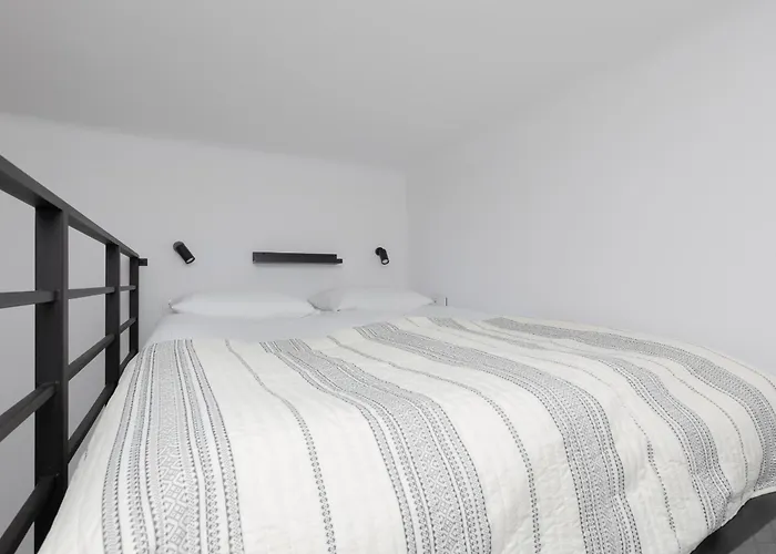 Aleja Wyzwolenia Studio With Mezzanine Downtown By Renters *