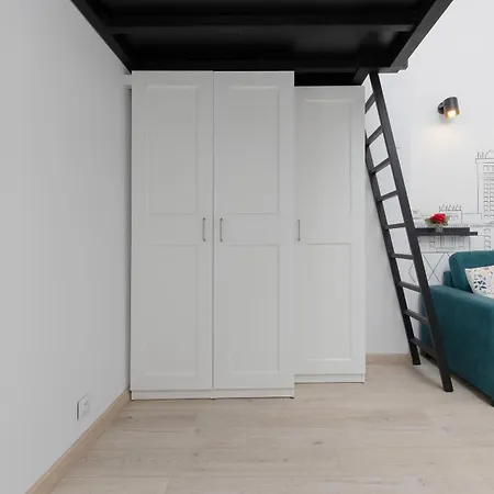 ホテル Aleja Wyzwolenia Studio With Mezzanine Downtown By Renters ワルシャワ