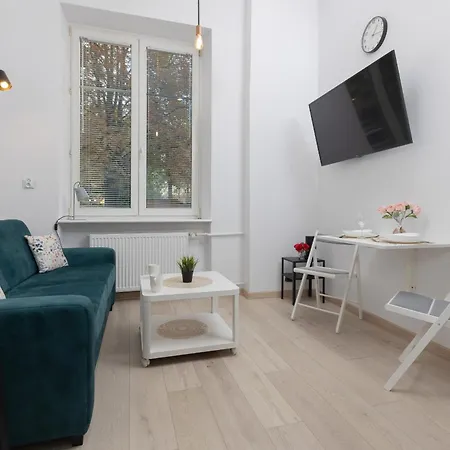 Aleja Wyzwolenia Studio With Mezzanine Downtown By Renters * ワルシャワ